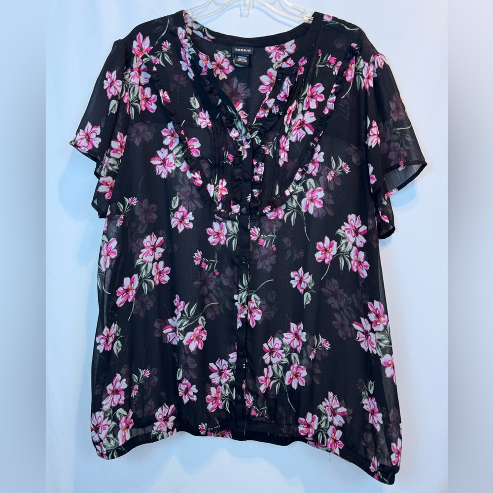 EUC TORRID Black Floral Bubble Hem Chiffon Blouse Plus Size 4 Short Sleeve Top - Picture 1 of 6